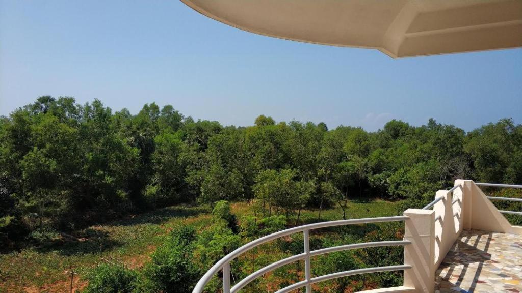 Lotus Garden Guest House Auroville Exterior photo